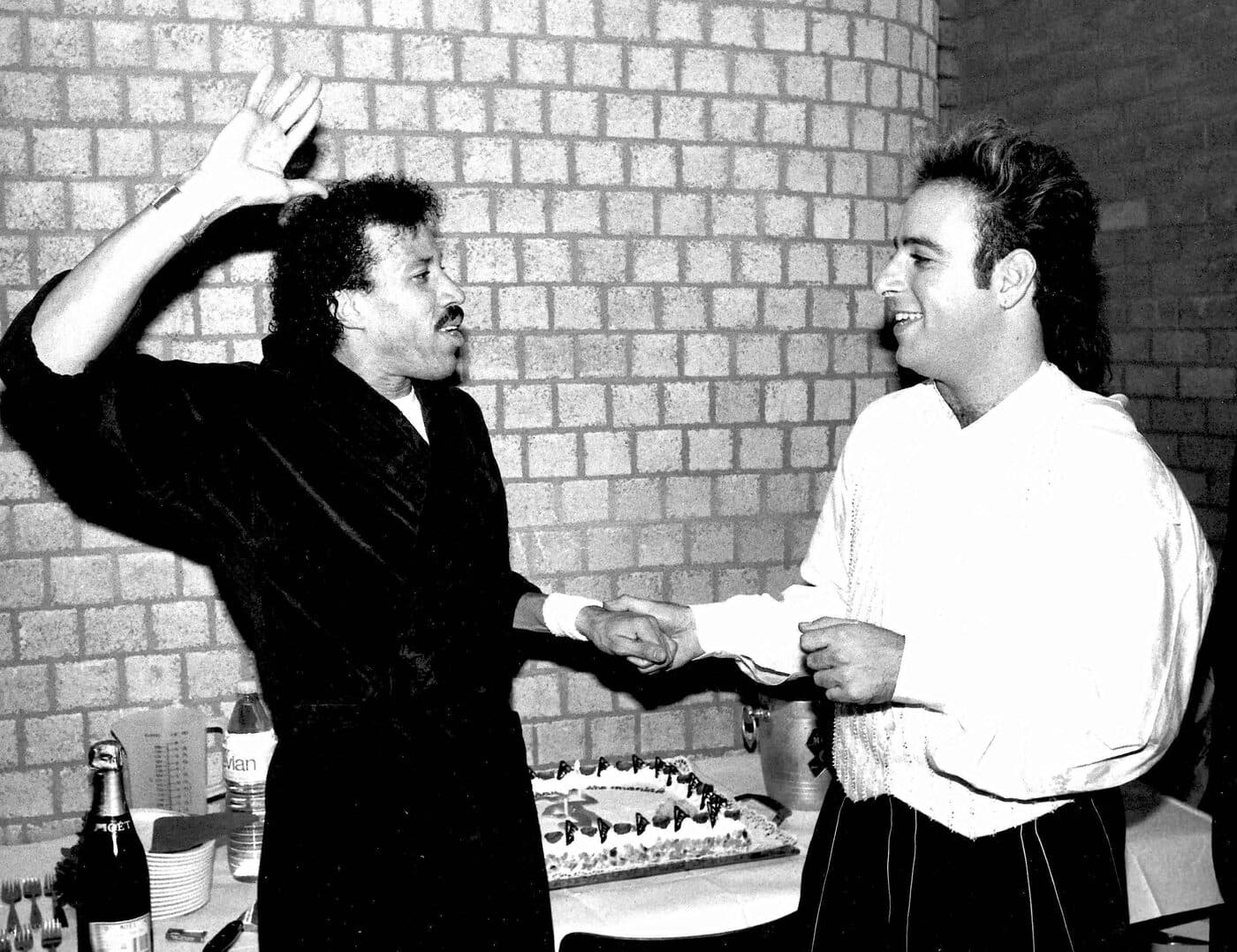 Lionel Richie shaking hands with Randy Stern backstage