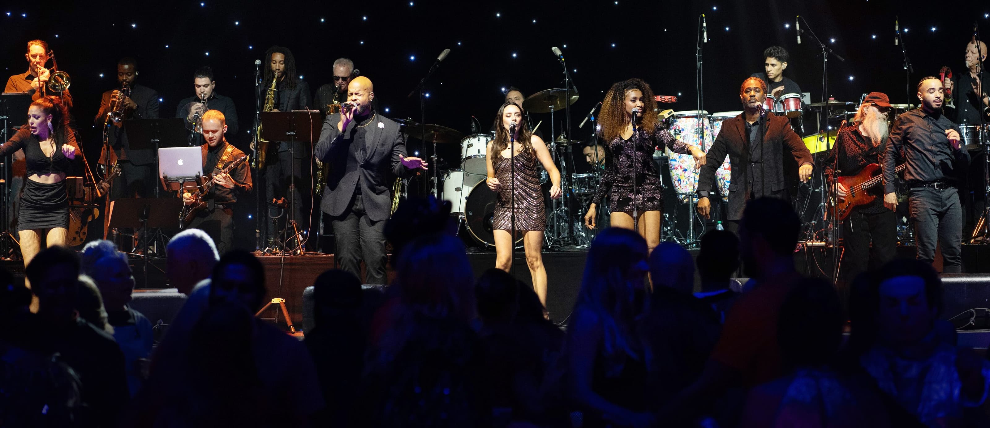 Full-band panorama of a de Bois All-Stars-scale ensemble